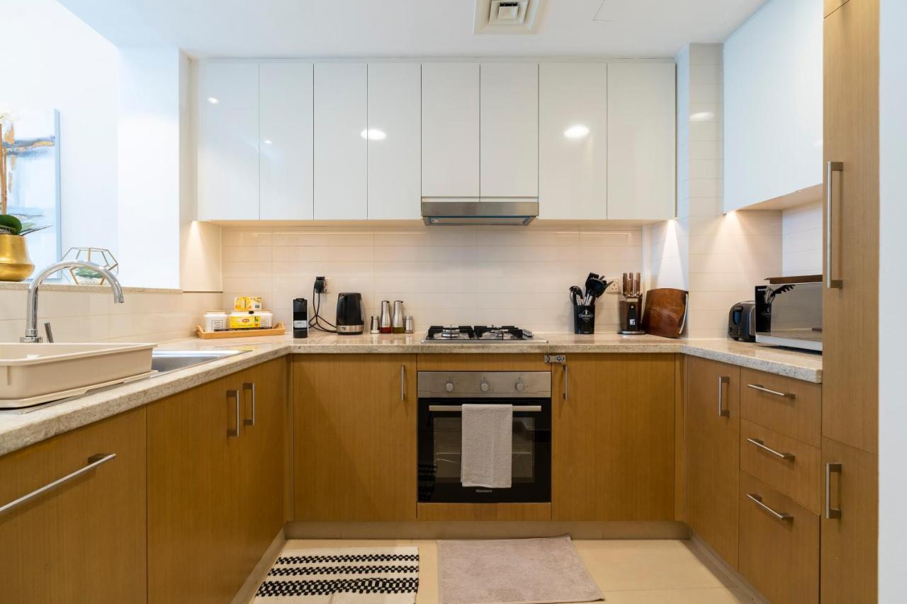 Prestige Living 1Br With Full Burj Khalifa View By Auberge ดูไบ ภายนอก รูปภาพ