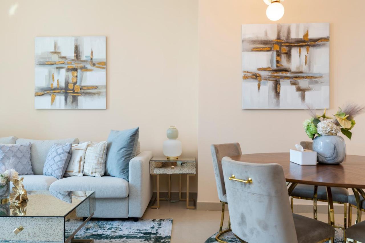 Prestige Living 1Br With Full Burj Khalifa View By Auberge ดูไบ ภายนอก รูปภาพ