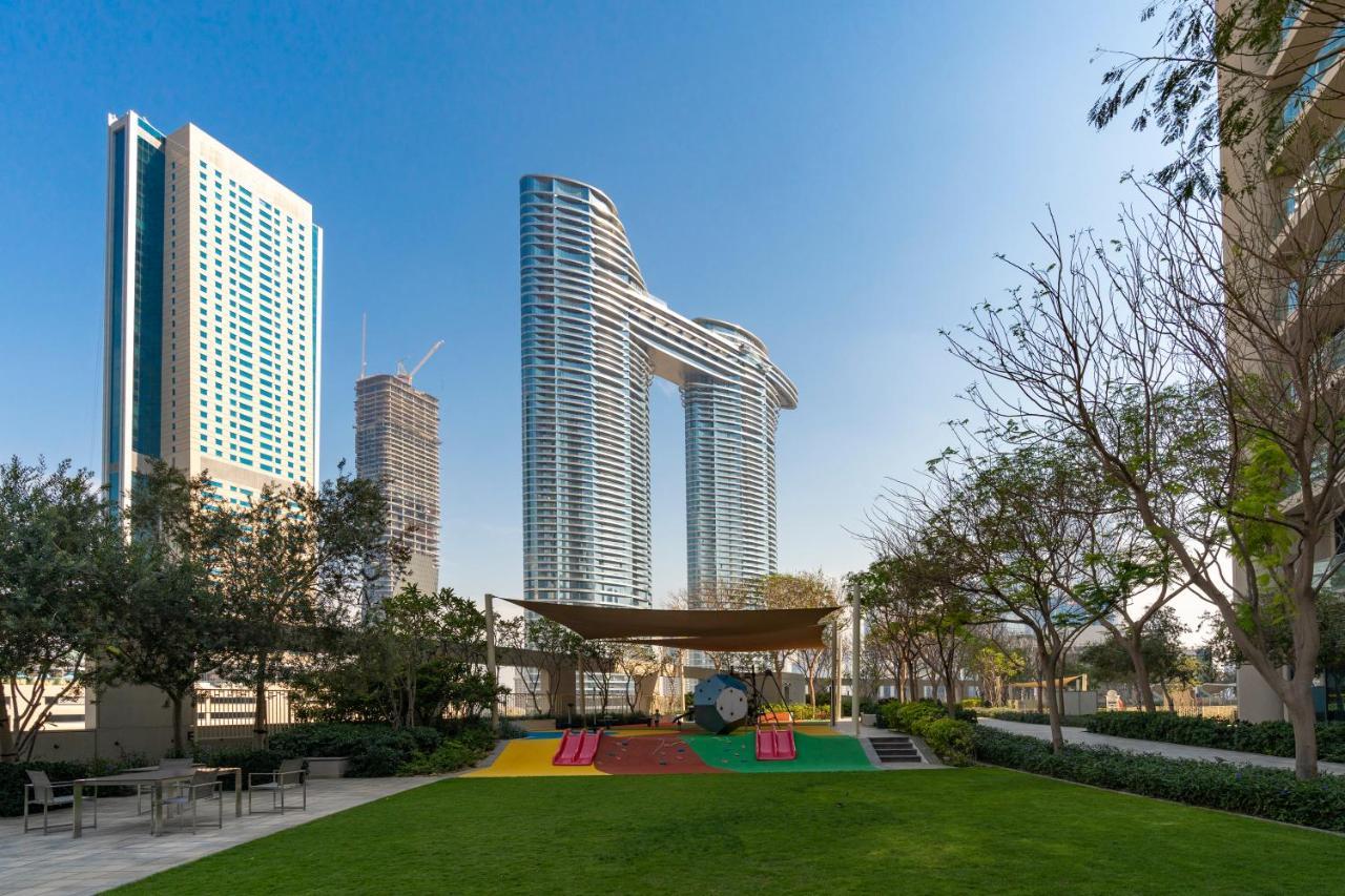 Prestige Living 1Br With Full Burj Khalifa View By Auberge ดูไบ ภายนอก รูปภาพ