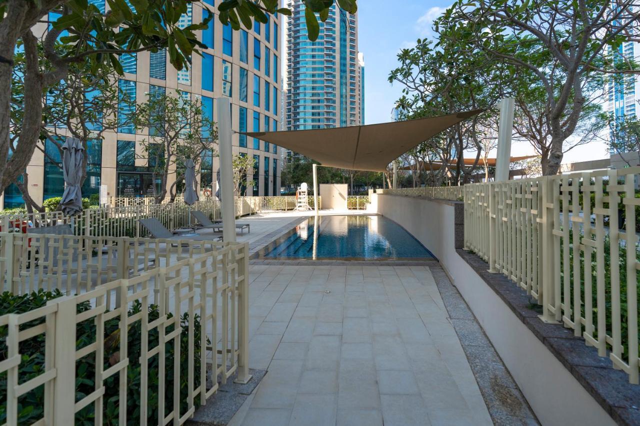 Prestige Living 1Br With Full Burj Khalifa View By Auberge ดูไบ ภายนอก รูปภาพ
