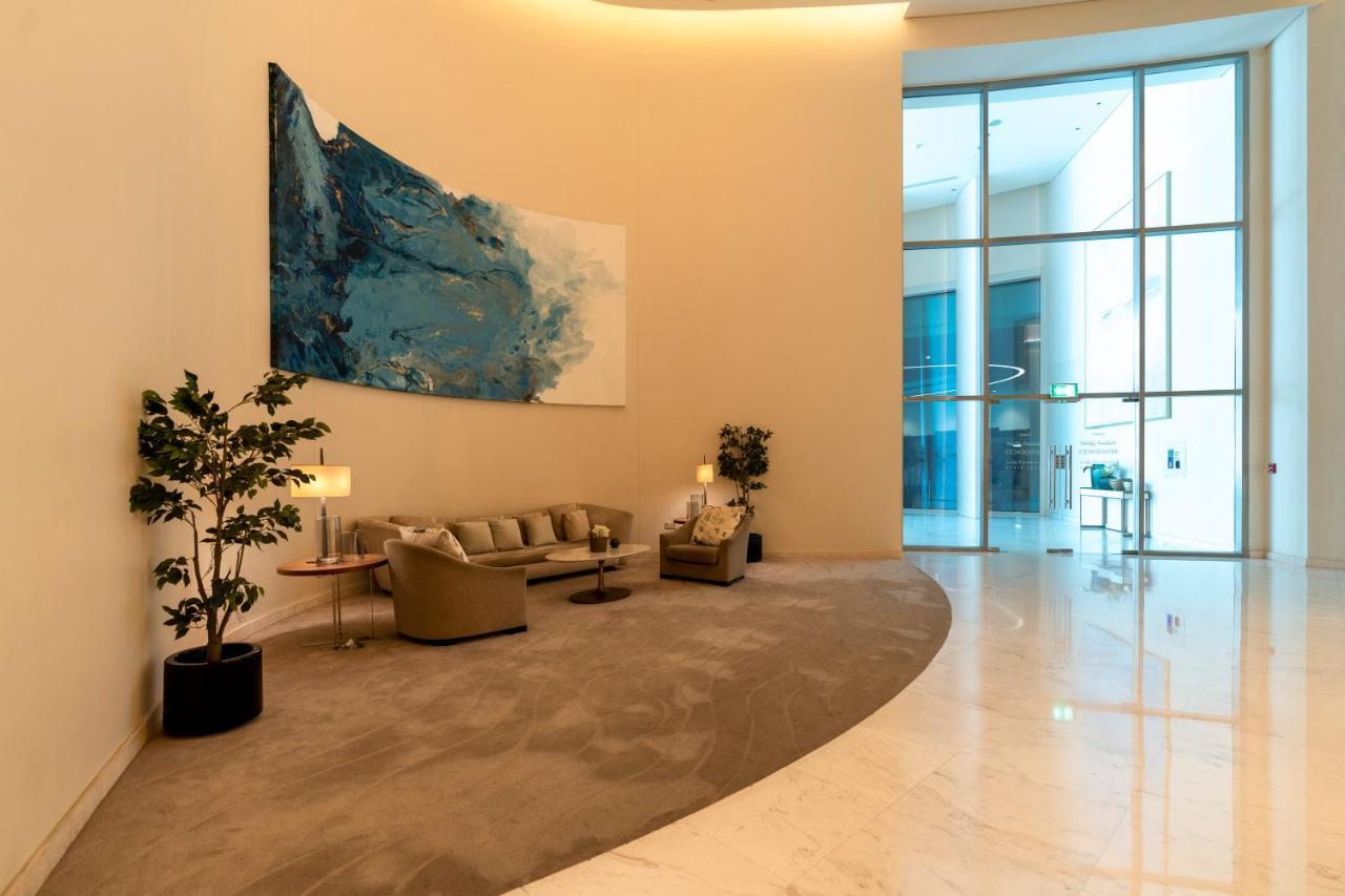 Prestige Living 1Br With Full Burj Khalifa View By Auberge ดูไบ ภายนอก รูปภาพ